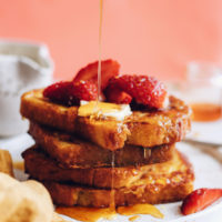 Drizzling syrup over sliced of vegan French toast